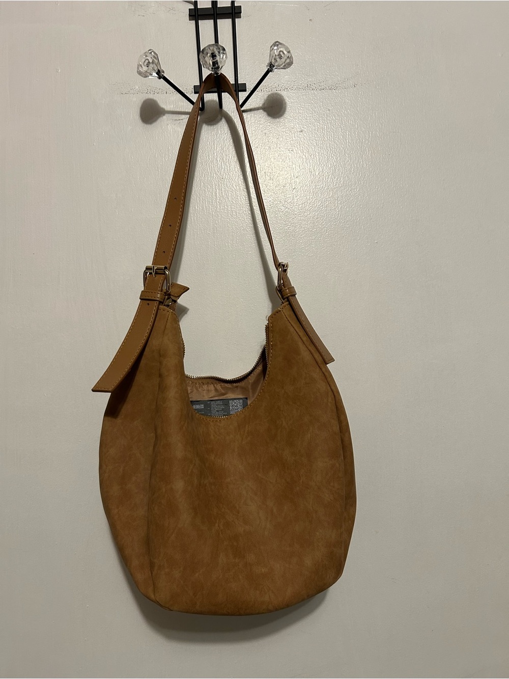 Classic Tan Hobo Shoulder Bag — Soft Everyday Style